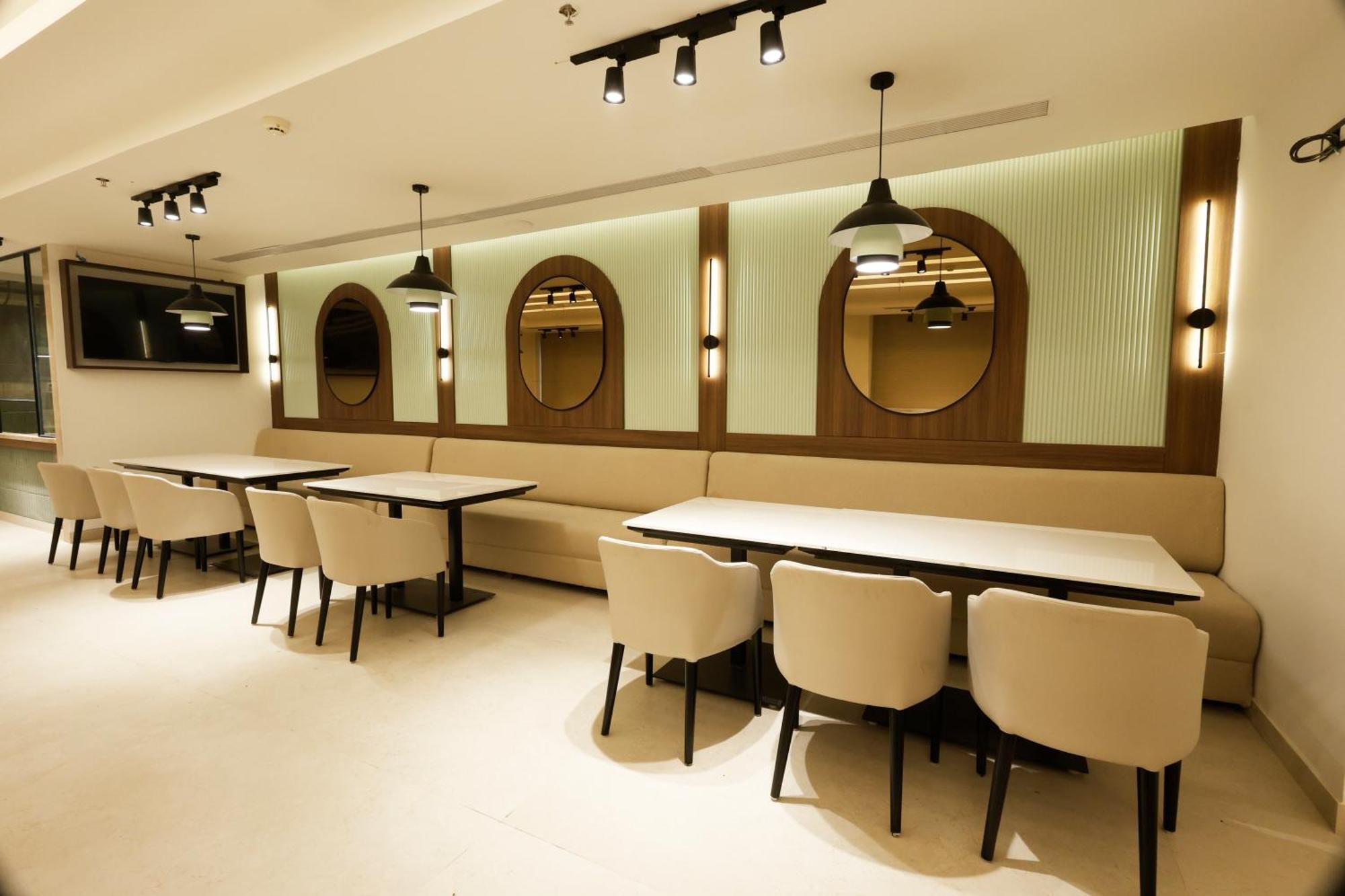Hotel Sapphire Zirakpur Exterior foto