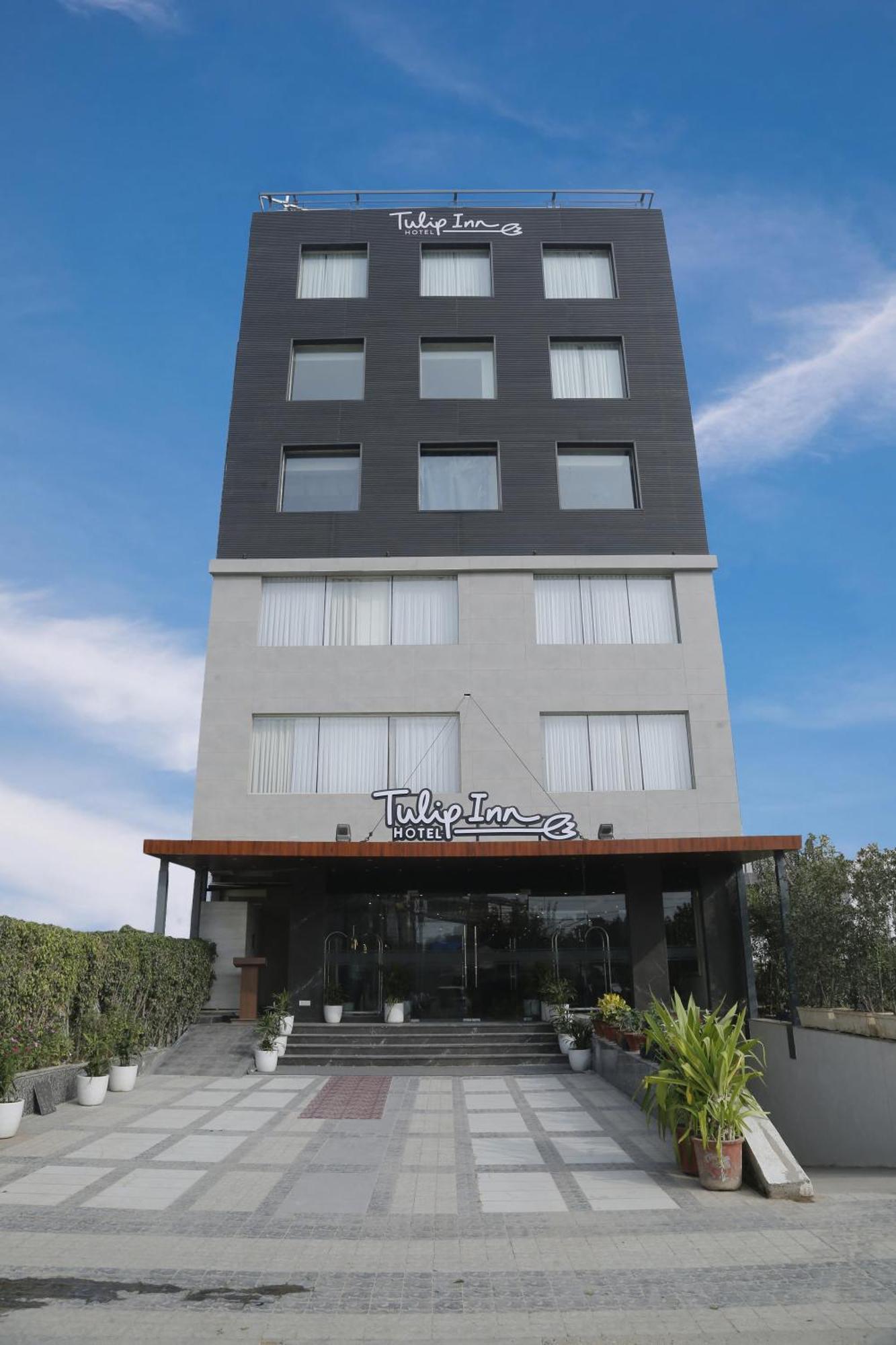 Hotel Sapphire Zirakpur Exterior foto