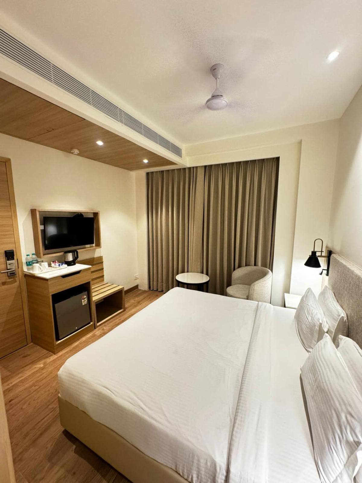 Hotel Sapphire Zirakpur Exterior foto