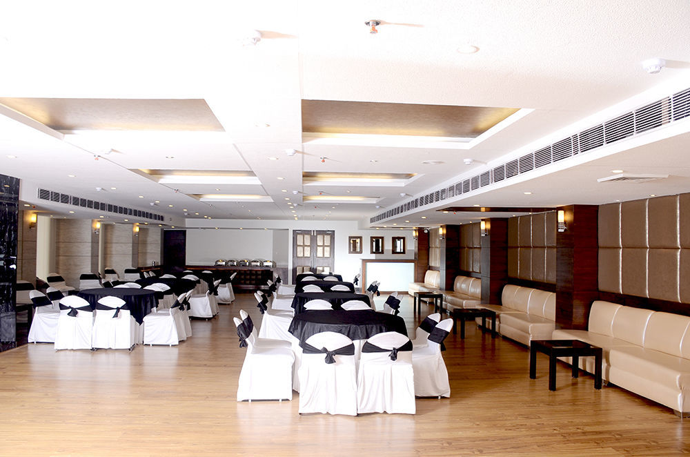 Hotel Sapphire Zirakpur Exterior foto