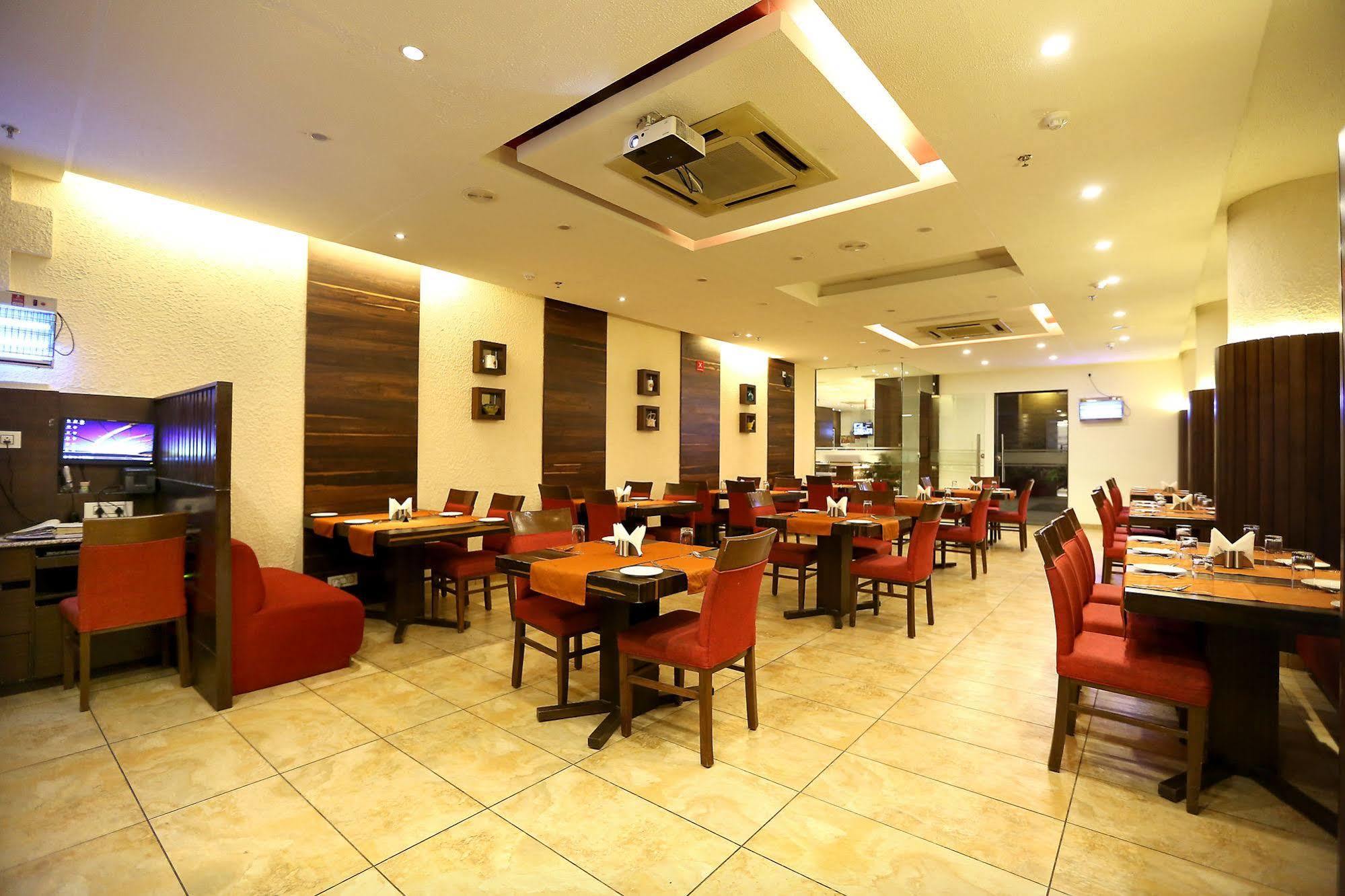 Hotel Sapphire Zirakpur Exterior foto