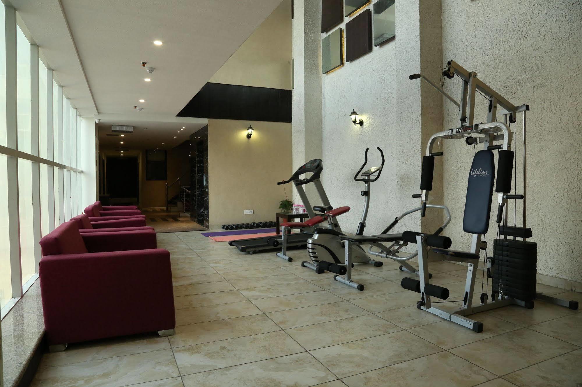 Hotel Sapphire Zirakpur Exterior foto